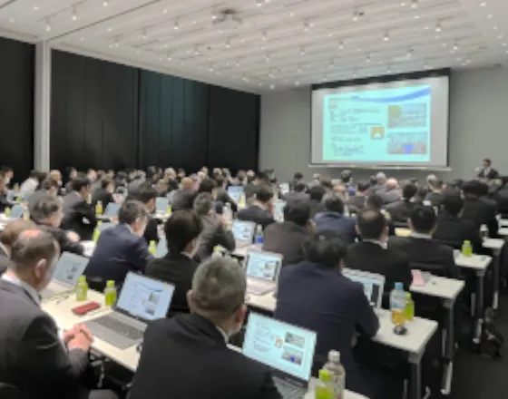 外部講師も含めた年2回の役職者向け集合研修